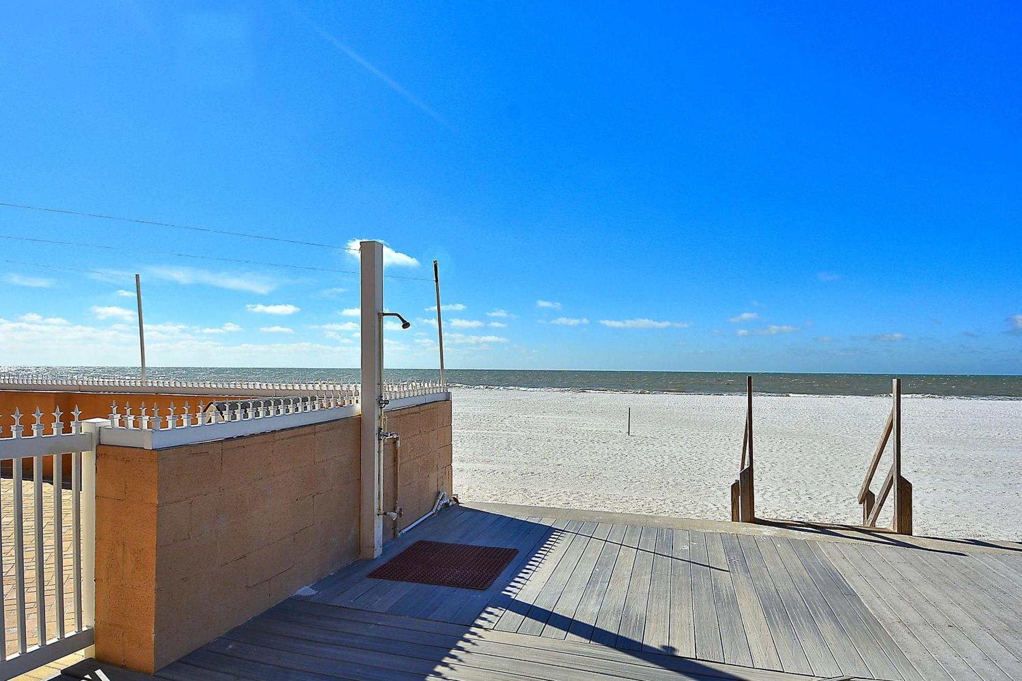 Sunset Chateau 506 - Premier St. Pete Beach Exterior photo