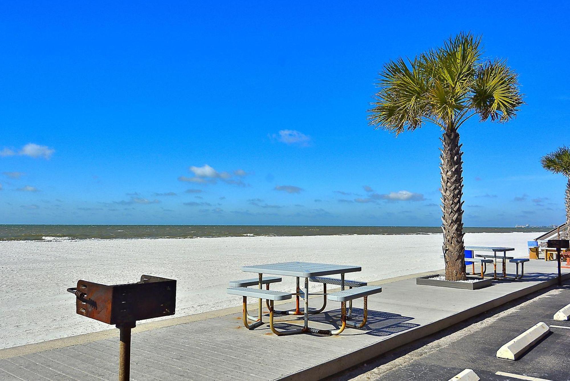 Sunset Chateau 506 - Premier St. Pete Beach Exterior photo